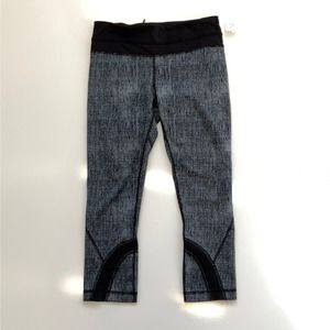 LULULEMON Inspire Crop  SIZE 4 USED